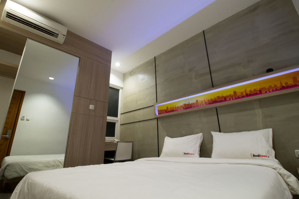 Reddoorz Plus @ Setiabudi Eight Jakarta Buitenkant foto