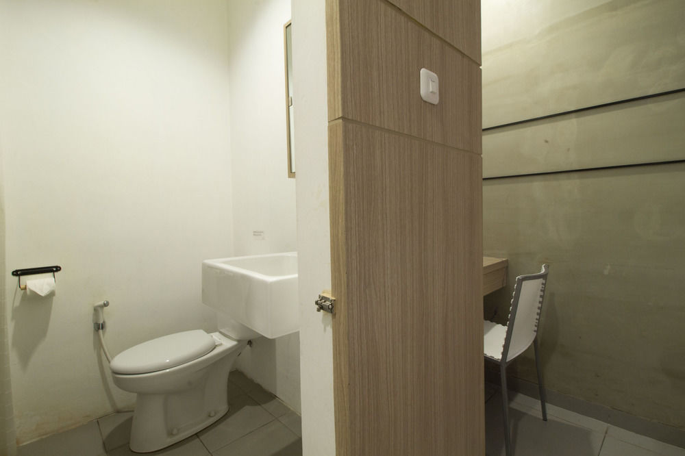 Reddoorz Plus @ Setiabudi Eight Jakarta Buitenkant foto