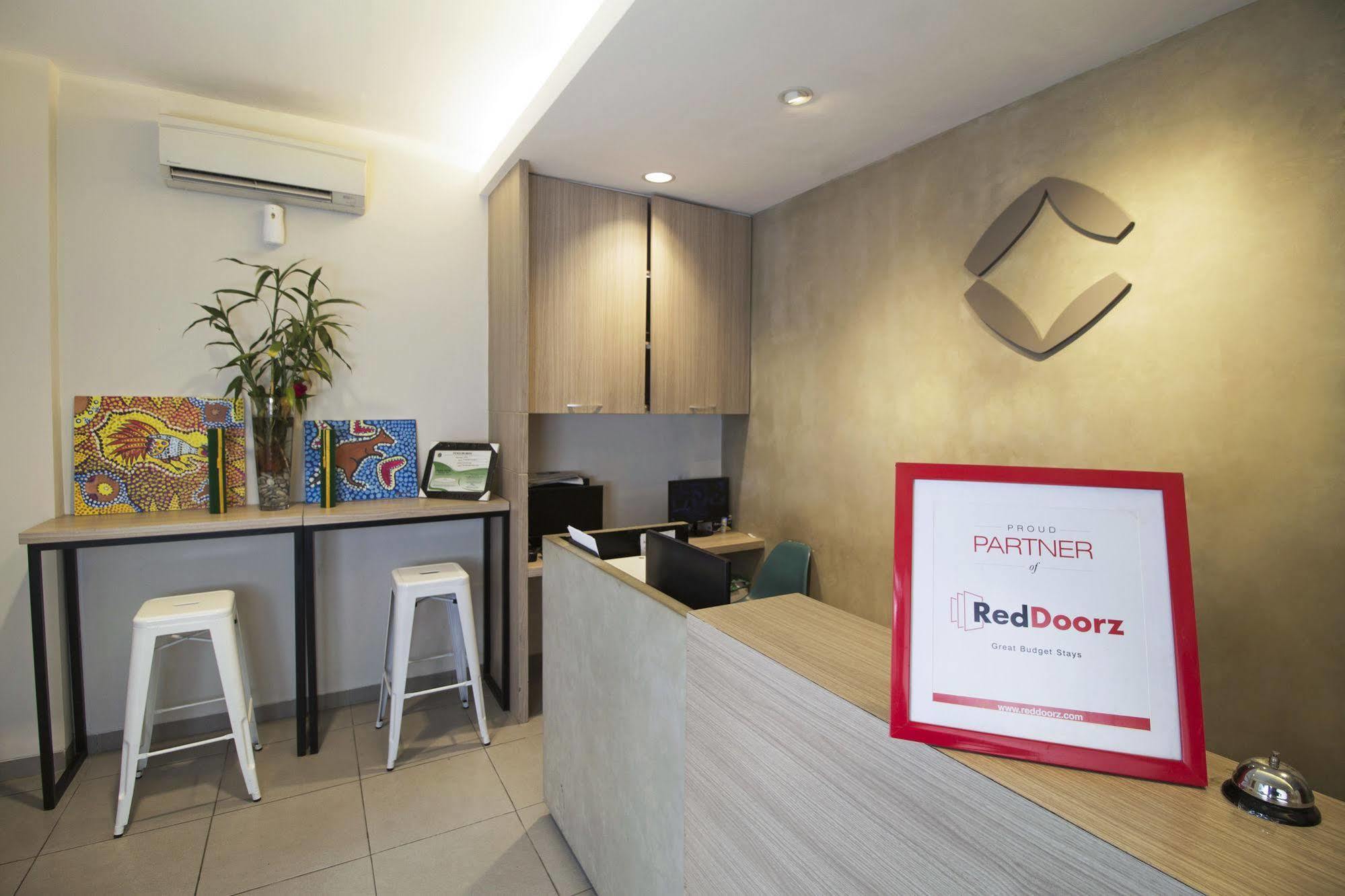 Reddoorz Plus @ Setiabudi Eight Jakarta Buitenkant foto